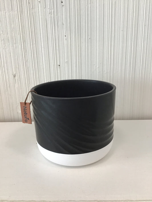 Black Nature Pot