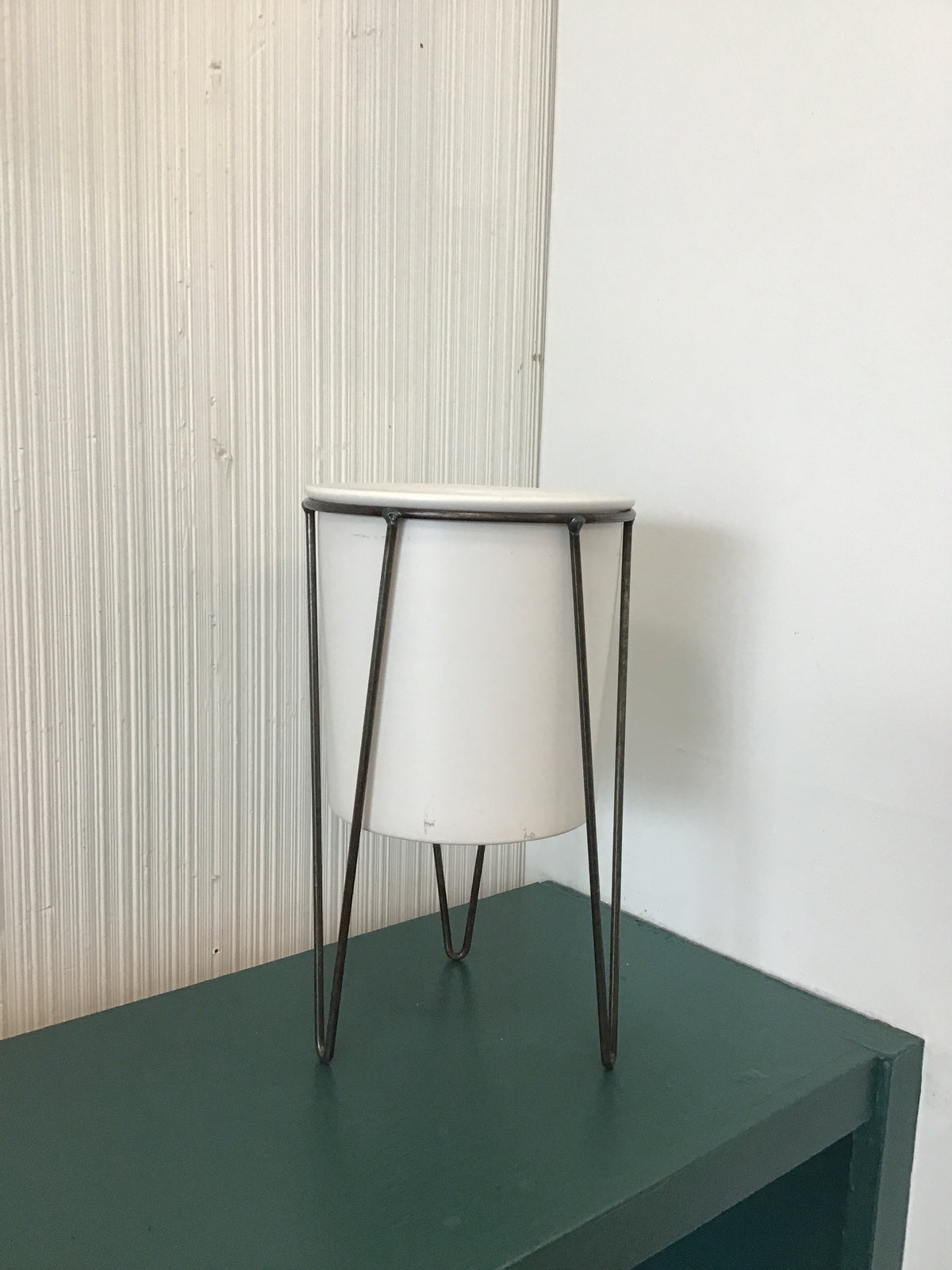White Pot & Stand