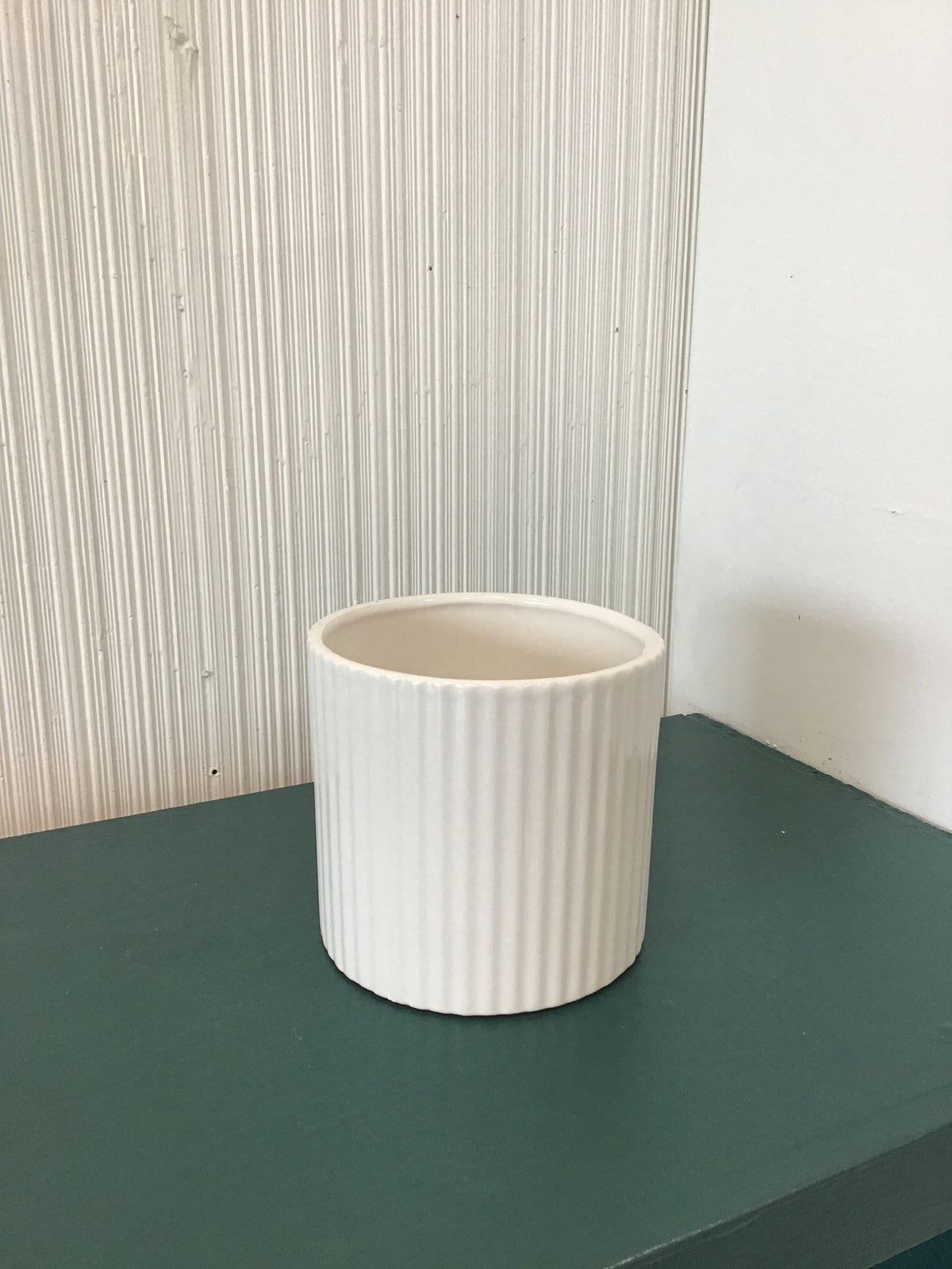 White Glossy Ribbed Pot