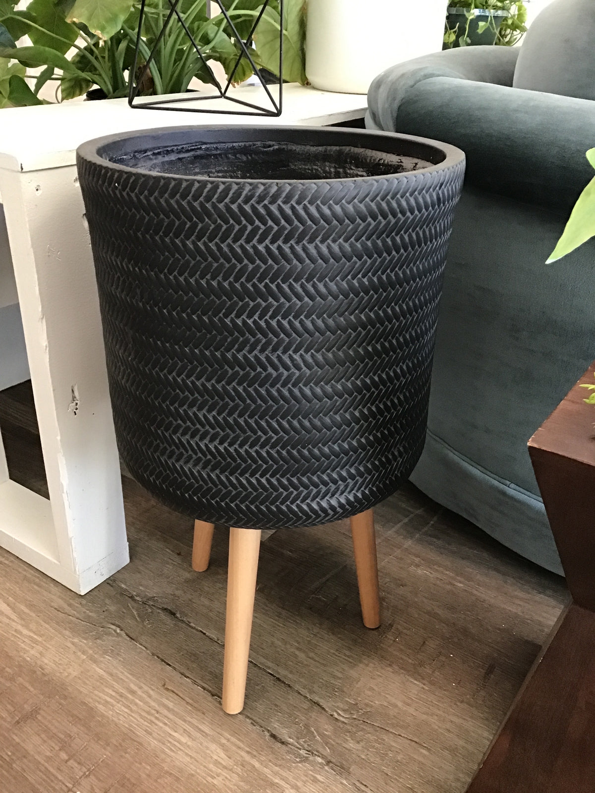 Black Bracelet Pot