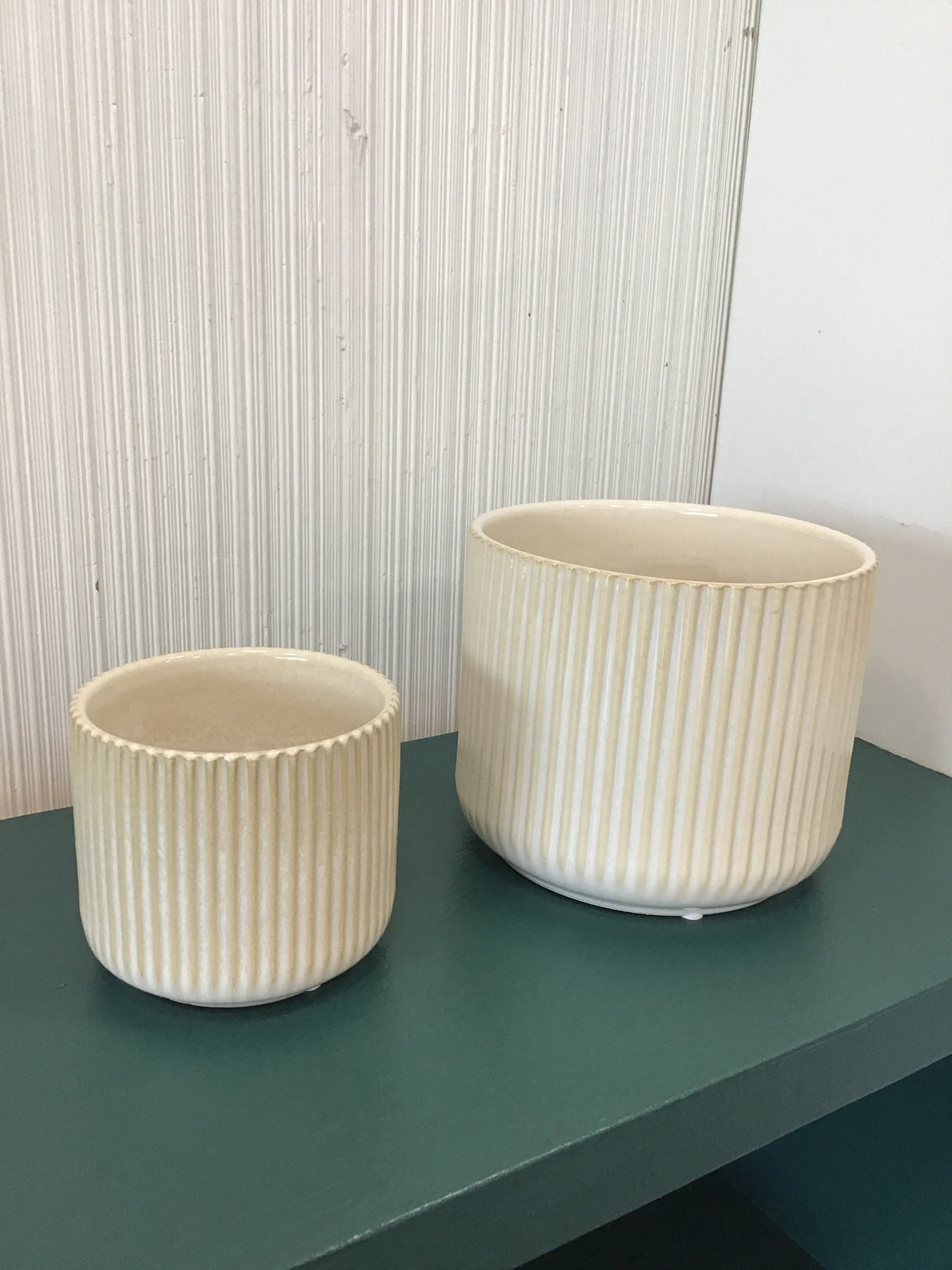 Cream Ribbed Pot