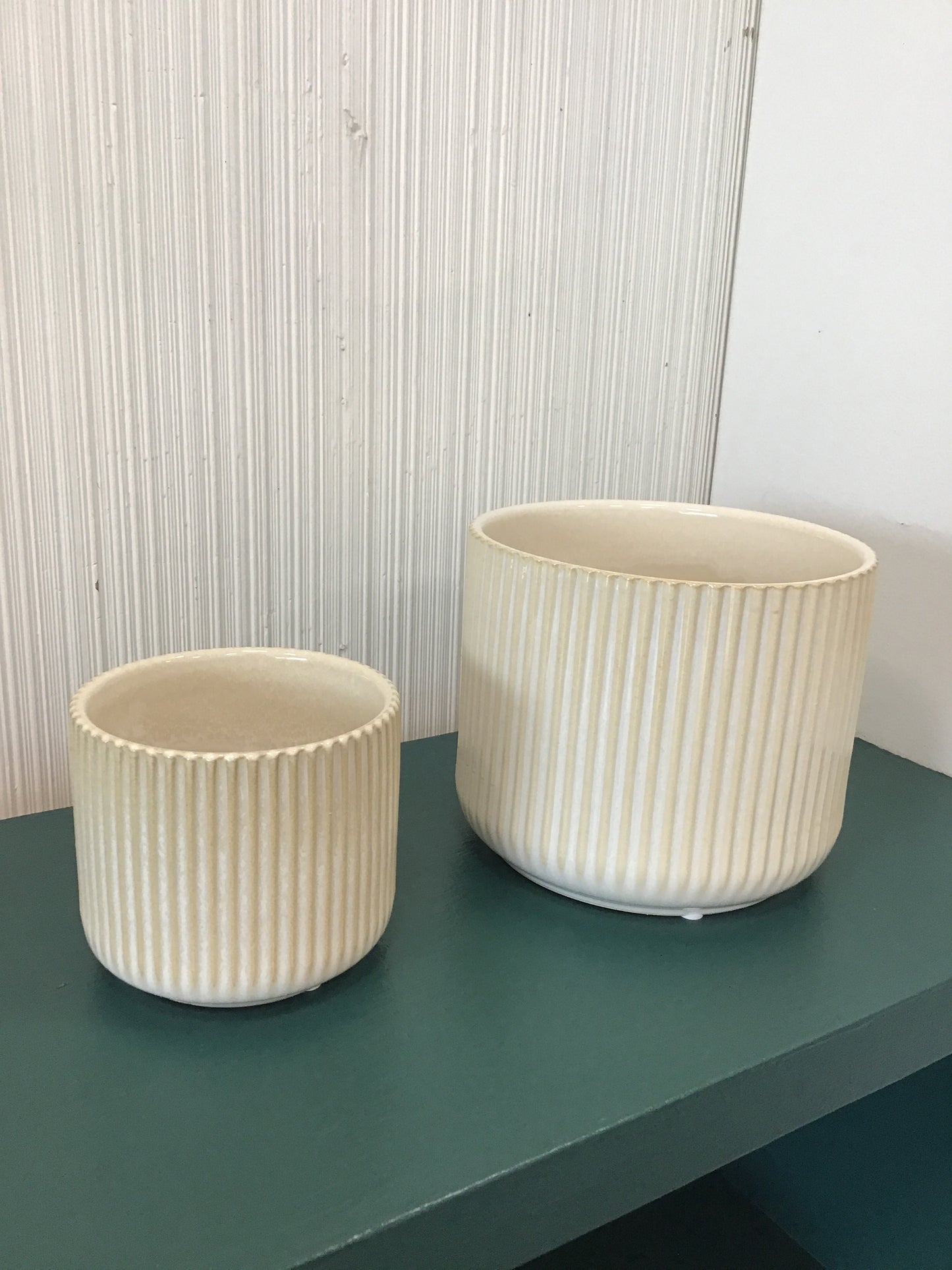 Cream Ribbed Pot