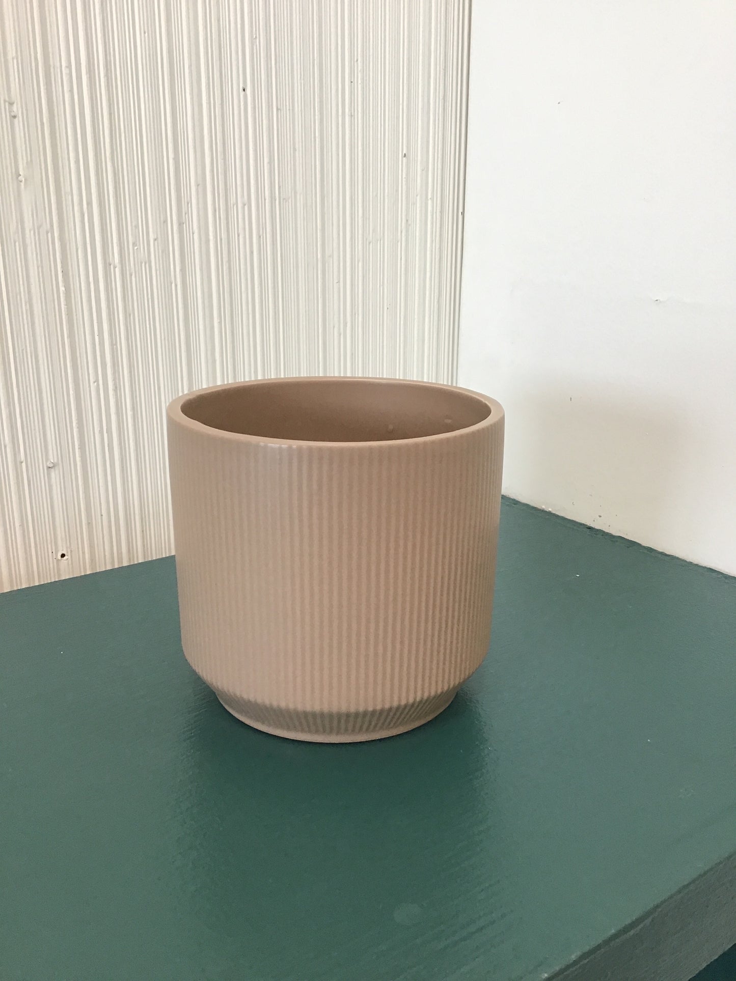 Small Ribbed Pot