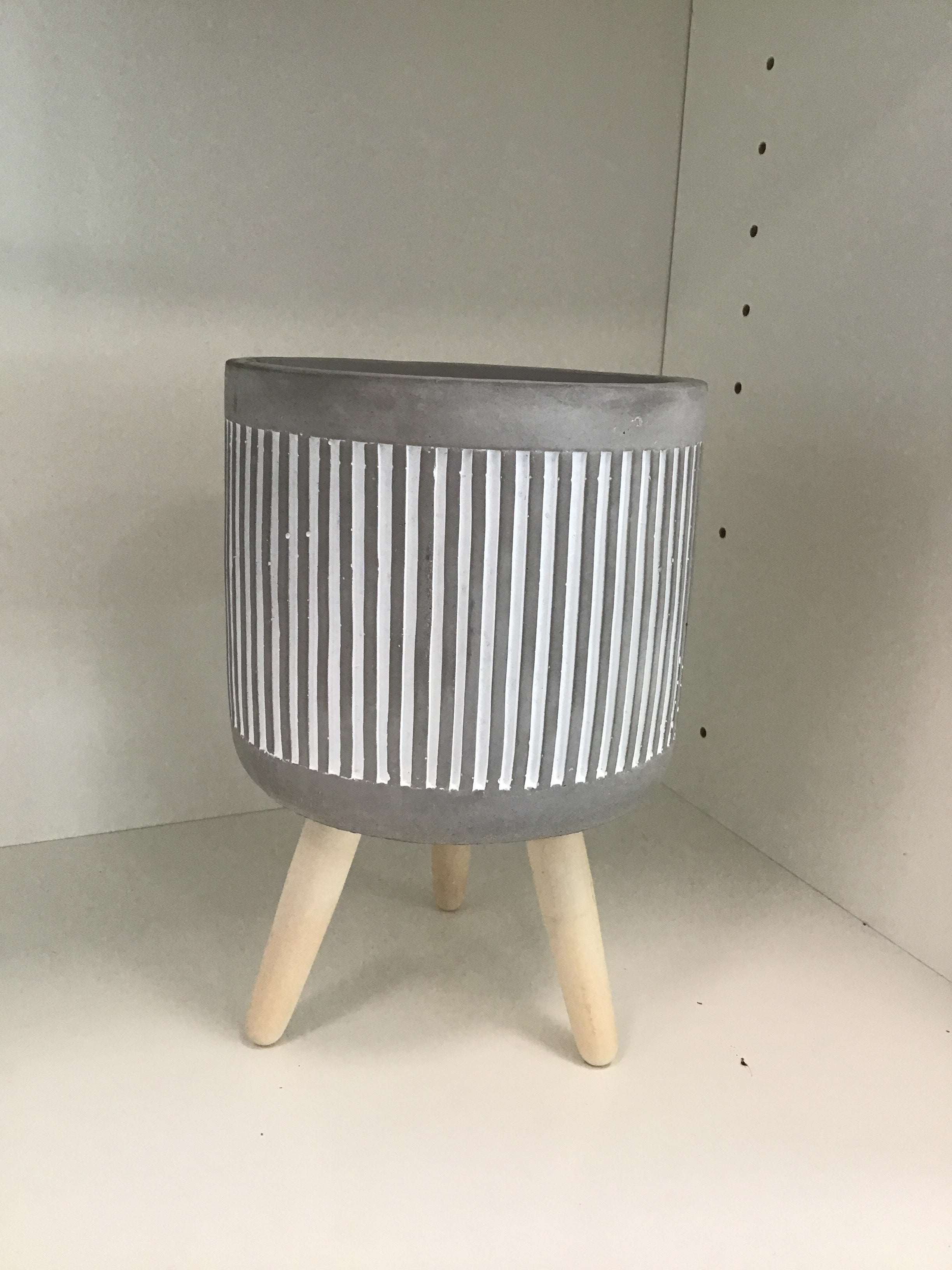 Cement Ribbed Pot – wildflower.florist.sk