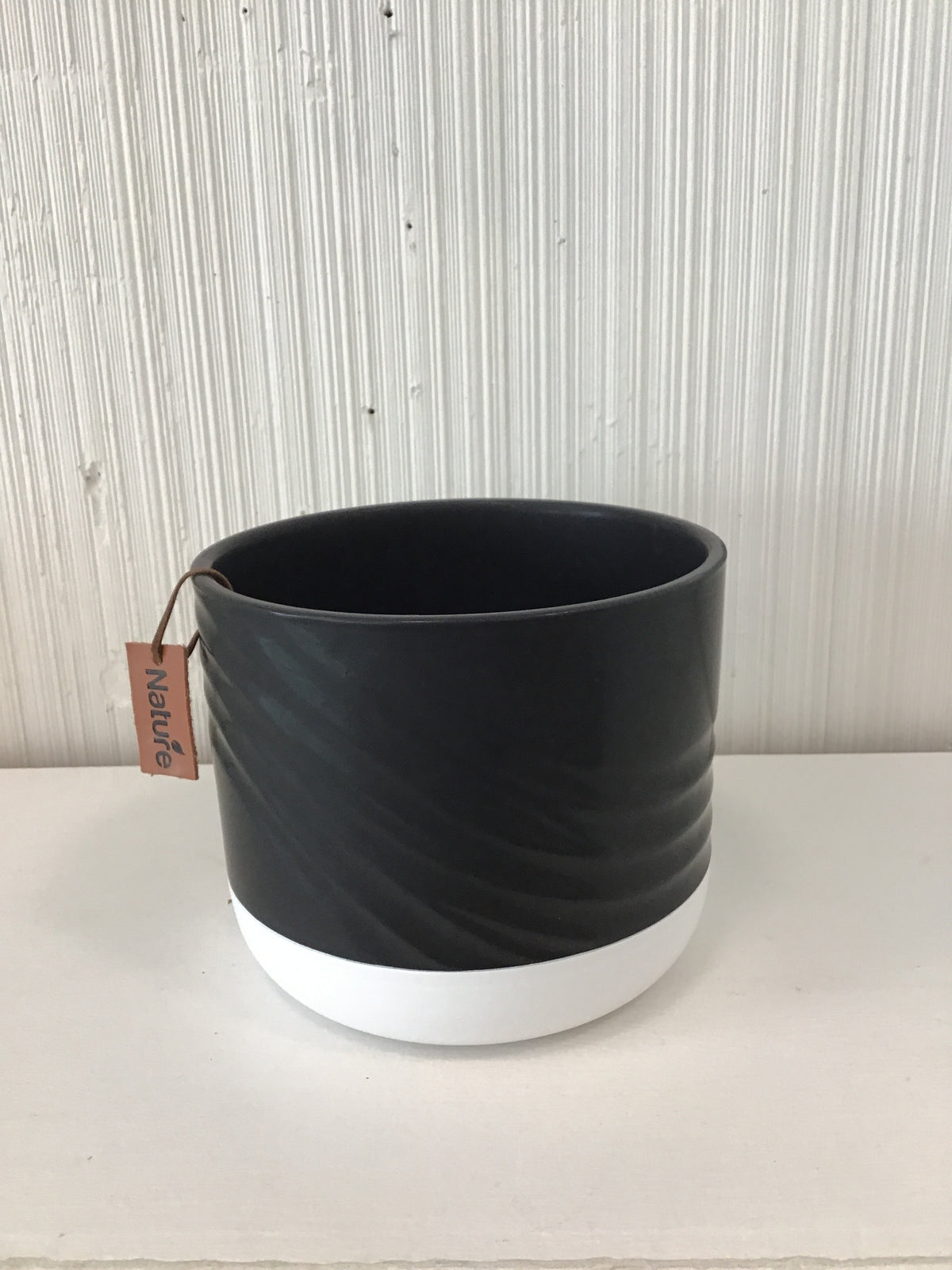 Black Nature Pot
