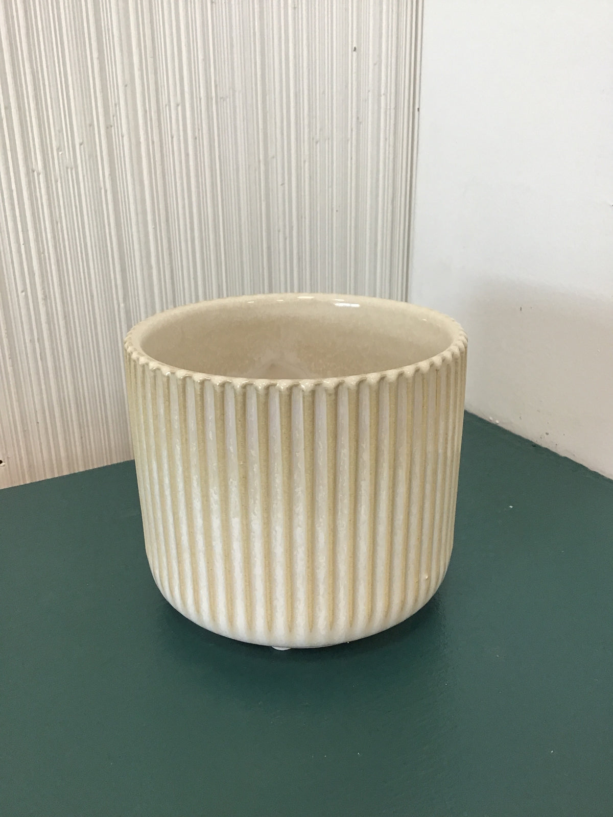 Cream Ribbed Pot